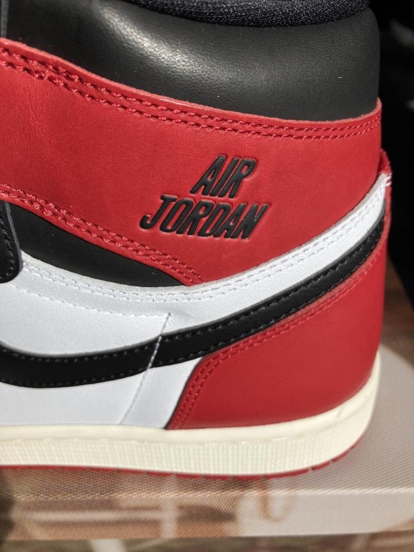 Jordan 1 Retro High OG Black Toe 2