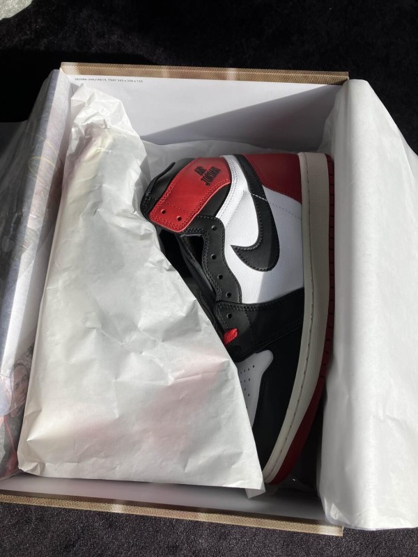 Jordan 1 Retro High OG Black Toe 2