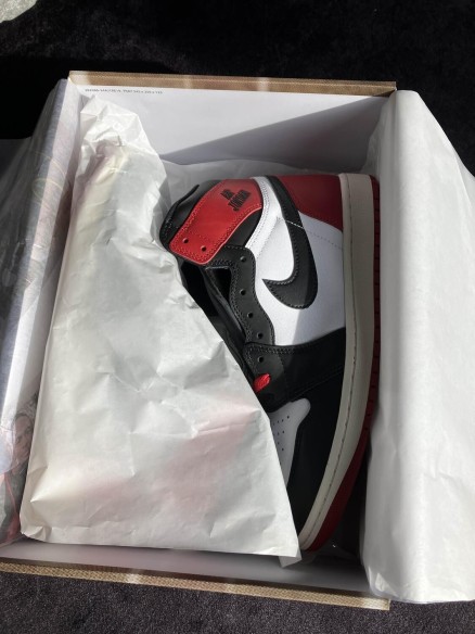 Jordan 1 Retro High OG Black Toe
