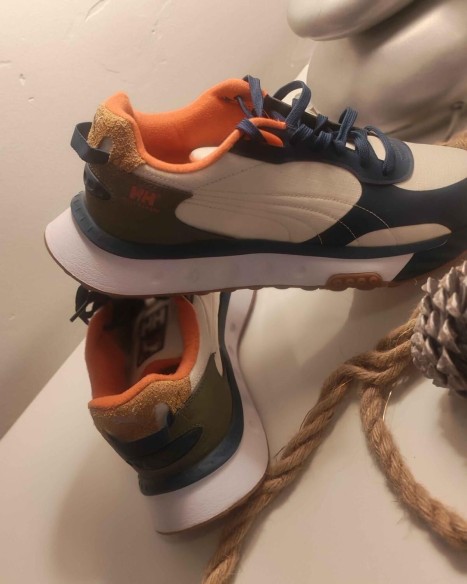 PUMA WILD RIDER HELLY HANSEN. INTENSE BLUE WHITE ASPARAGUS