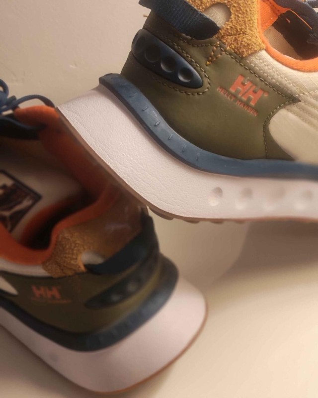PUMA WILD RIDER HELLY HANSEN. INTENSE BLUE WHITE ASPARAGUS 2