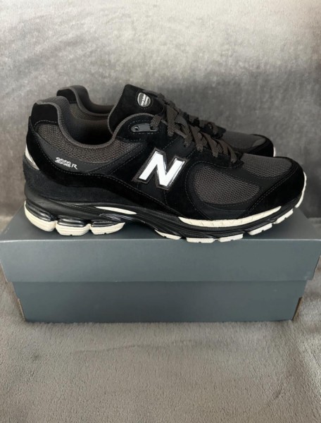 New Balance 2002r