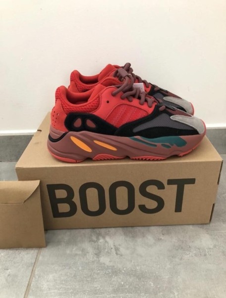 Adidas Yeezy boost 700