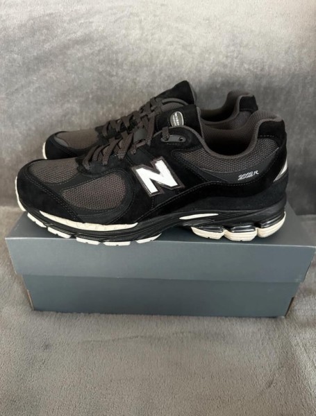 New Balance 2002r