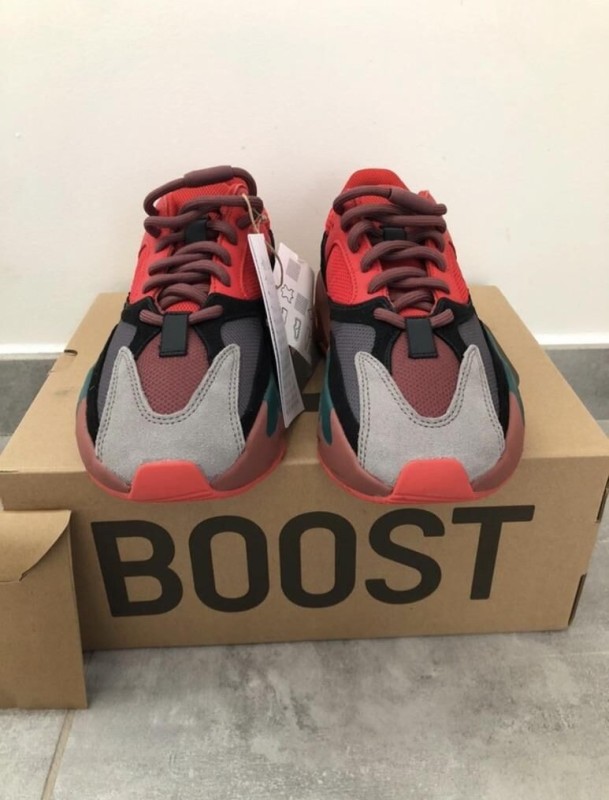 Adidas Yeezy boost 700 2