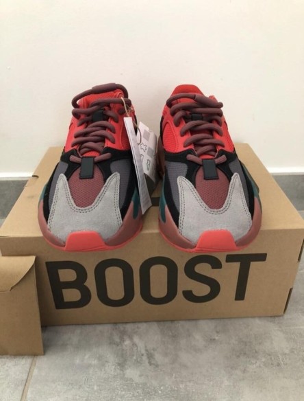 Adidas Yeezy boost 700