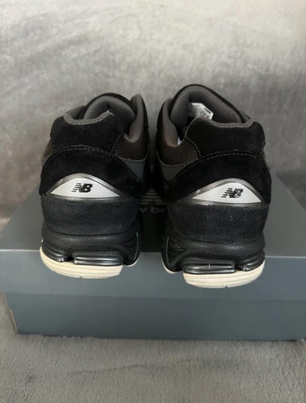 New Balance 2002r