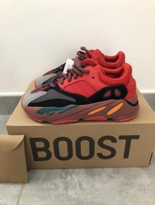 Adidas Yeezy boost 700 2
