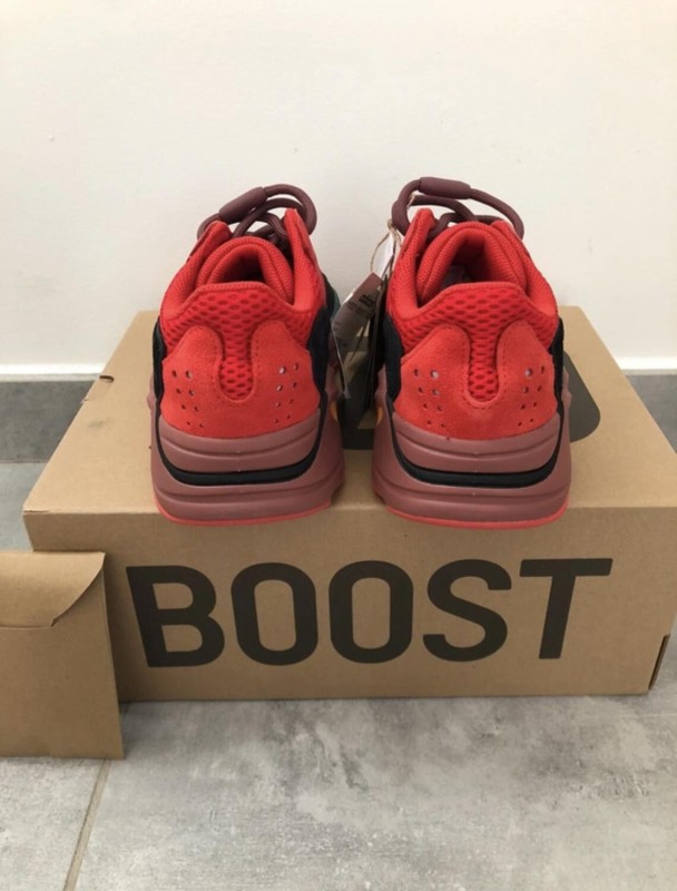 Adidas Yeezy boost 700 2