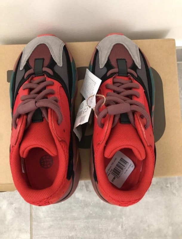 Adidas Yeezy boost 700 2