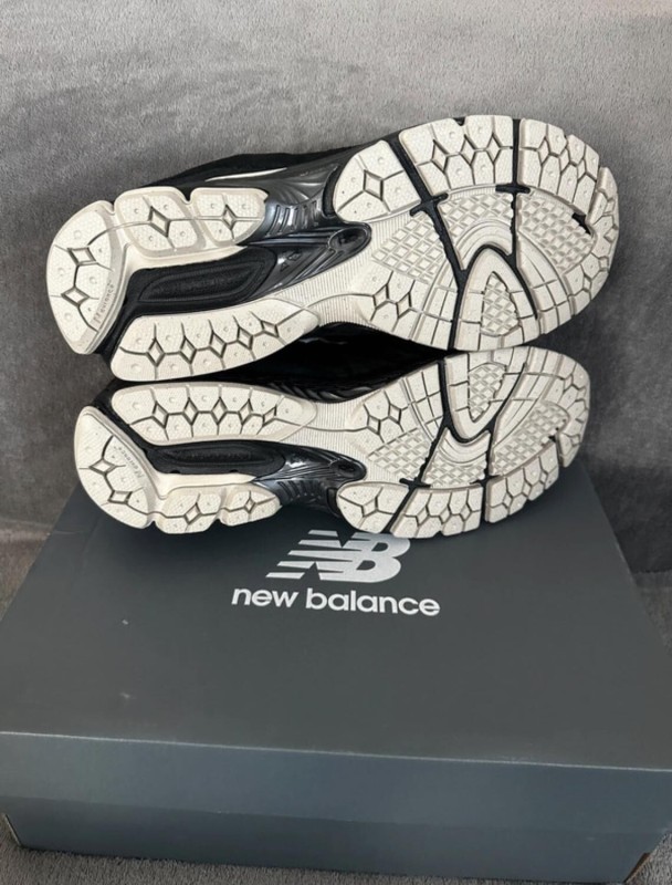 New Balance 2002r 2