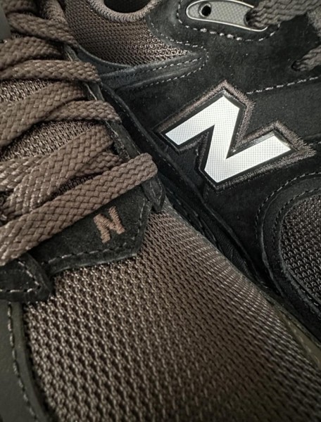 New Balance 2002r