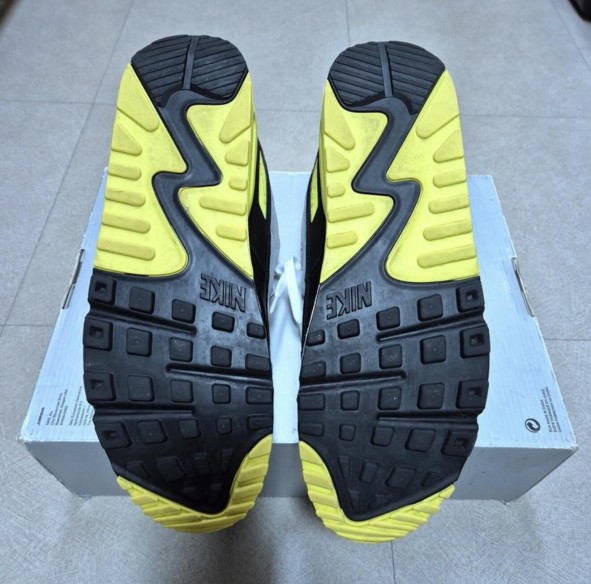 Nike Air Max 90 OG "Volt"