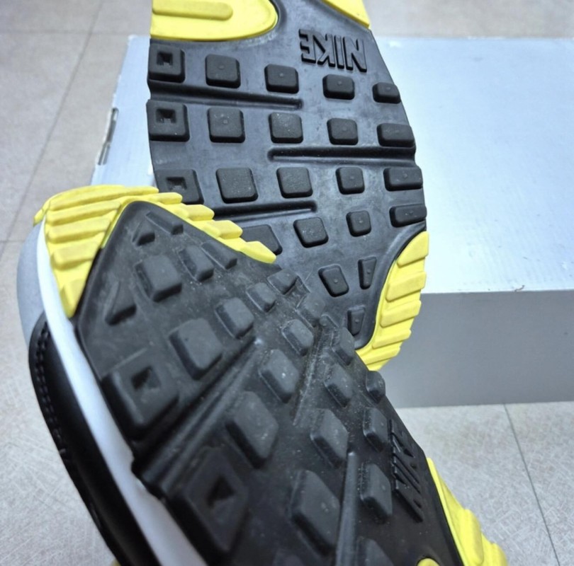Nike Air Max 90 OG "Volt" 2