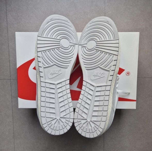 Jordan 1 low "Neutral Grey"