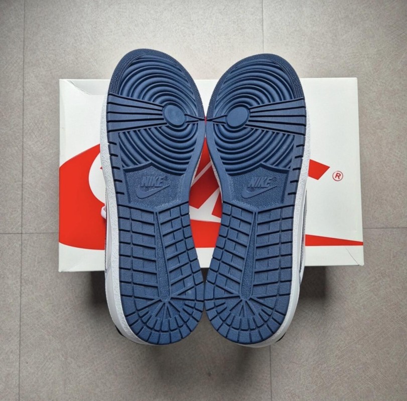 Jordan 1 low "Metallic Blue" 2