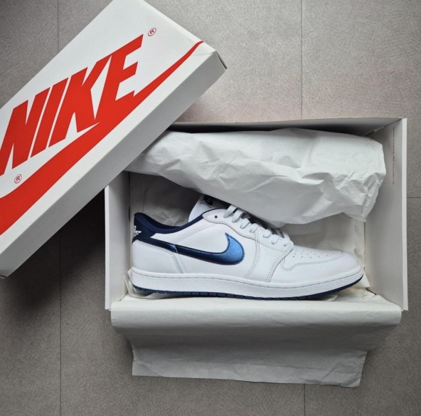 Jordan 1 low "Metallic Blue"