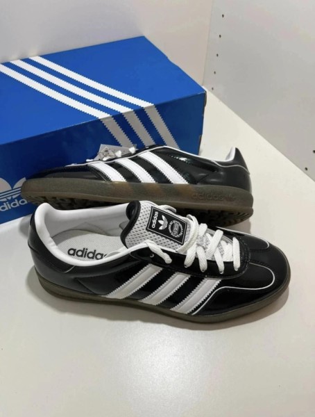 Adidas Gazelle Indoor - Noir / Blanc brillante