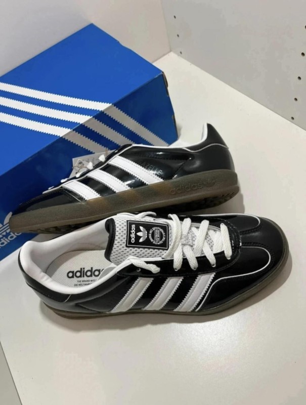 Adidas Gazelle Indoor - Noir / Blanc brillante 2