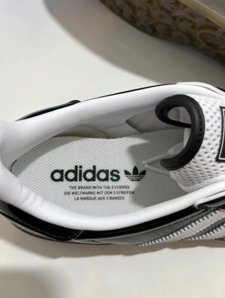 Adidas Gazelle Indoor - Noir / Blanc brillante