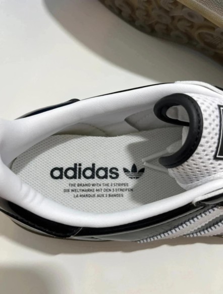 Adidas Gazelle Indoor - Noir / Blanc brillante