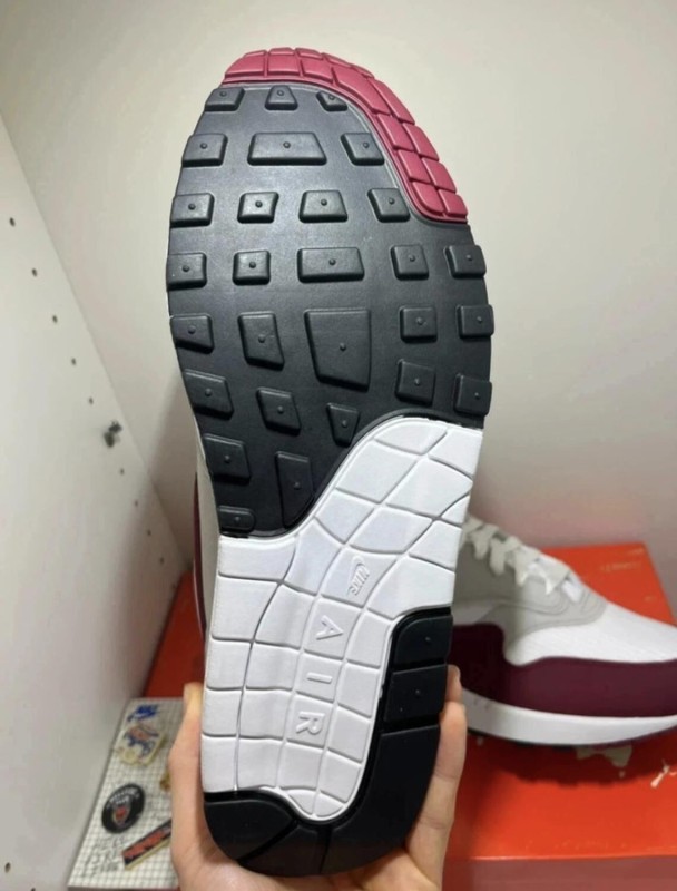 Nike Air Max 1 - Stranger Things Taille 45,5 - Neuf 2