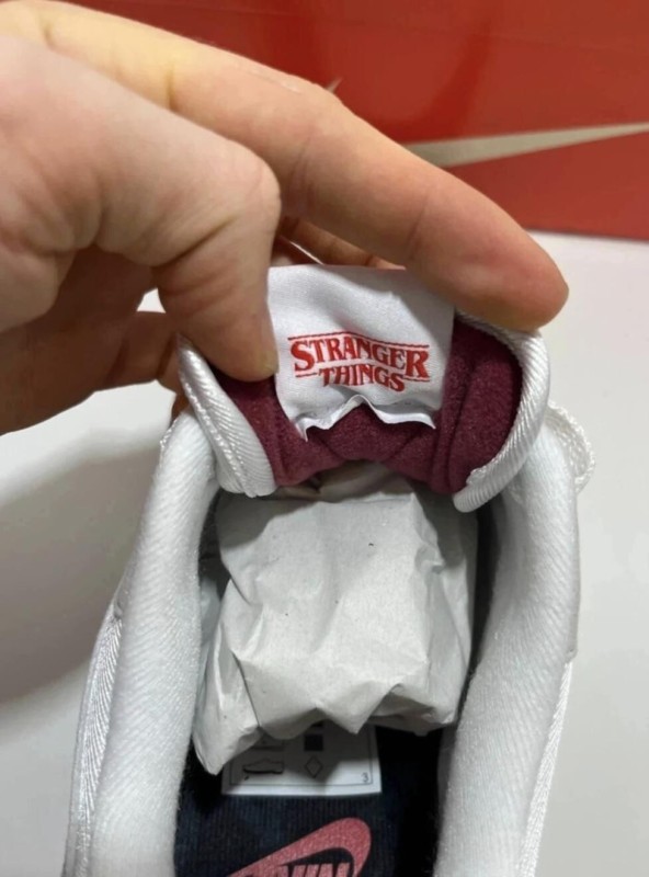 Nike Air Max 1 - Stranger Things Taille 45,5 - Neuf 2