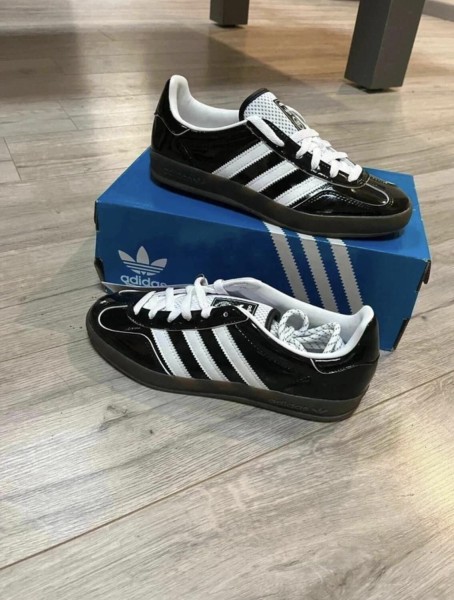 Adidas Gazelle indoor brillante noire / blanche - taille 40 - neuve avec boite