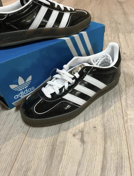 Adidas Gazelle indoor brillante noire / blanche - taille 40 - neuve avec boite