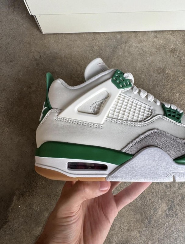 Jordan 4 SB Pine Green 2