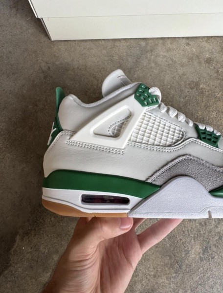 Jordan 4 SB Pine Green