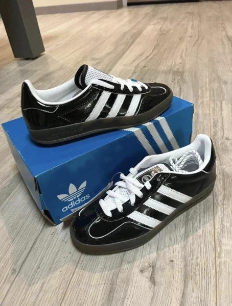 Adidas Gazelle indoor brillante noire / blanche - taille 40 - neuve avec boite