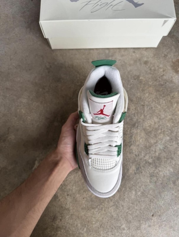 Jordan 4 SB Pine Green 2