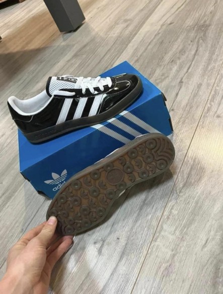 Adidas Gazelle indoor brillante noire / blanche - taille 40 - neuve avec boite