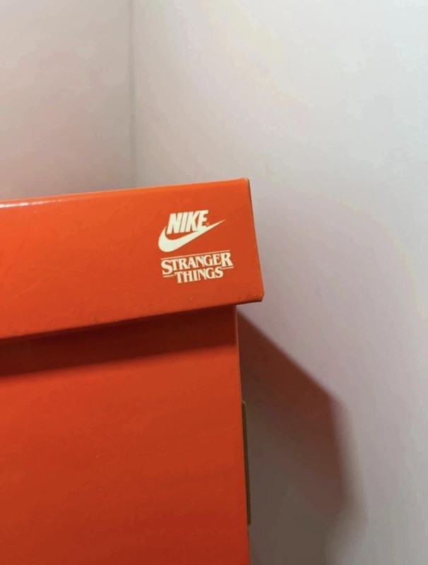 Nike Air Max 1 - Stranger Things Taille 45,5 - Neuf 2