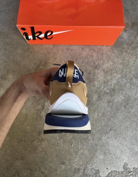Nike Sacai Vaporwaffle Sesame