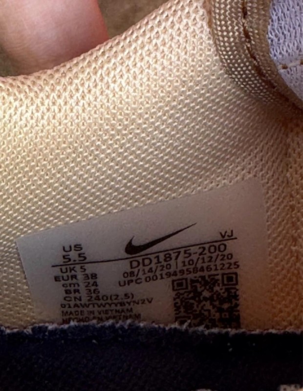 Nike Sacai Vaporwaffle Sesame 2