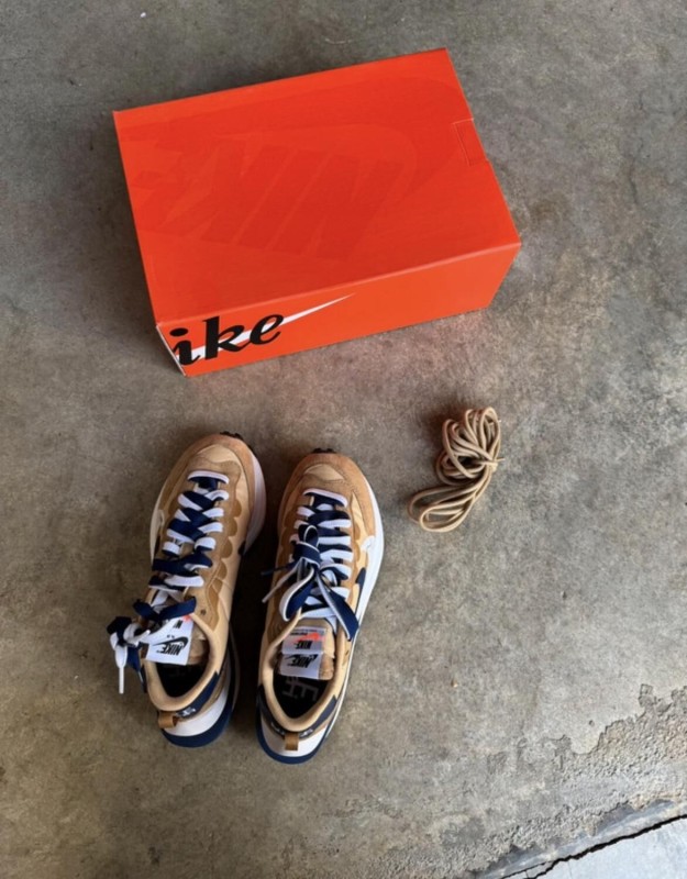 Nike Sacai Vaporwaffle Sesame 2
