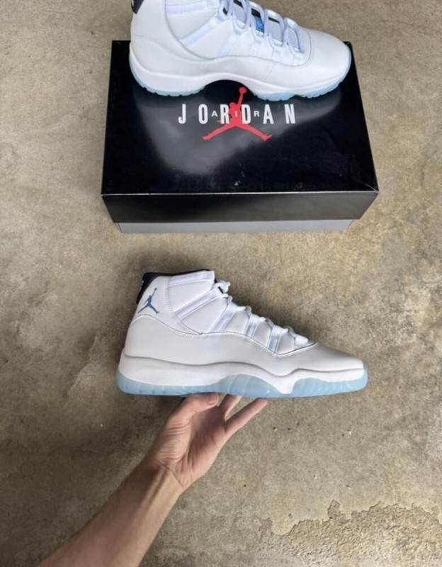 Jordan 11 Legend Blue