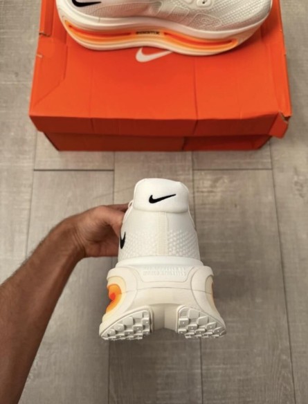 Nike Vomero Premium Sail