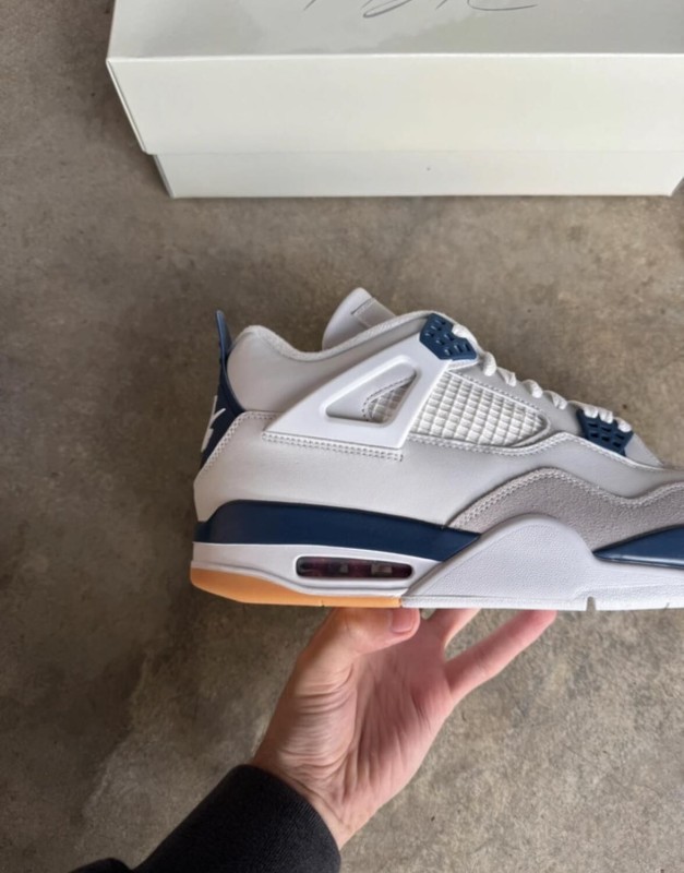 Jordan 4 SB Marine Blue 2