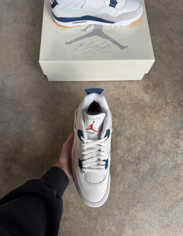 Jordan 4 SB Marine Blue 2