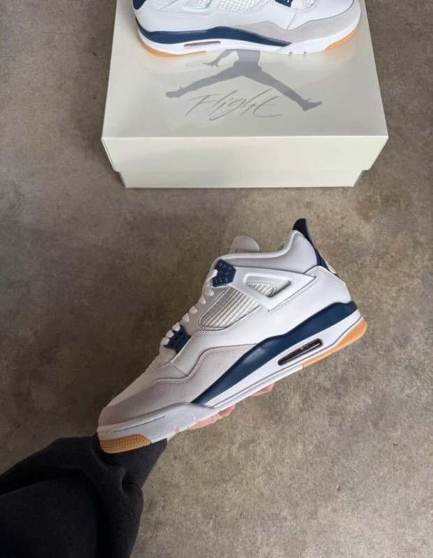 Jordan 4 SB Marine Blue 2