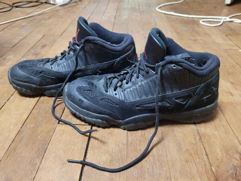 Air Jordan 11 Low IE " Referee "