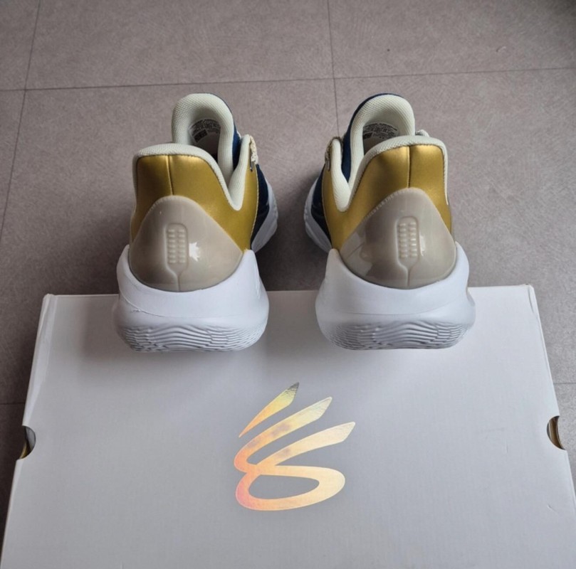 Curry 11 2