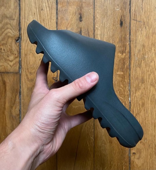 Adidas yeezy slide onyx