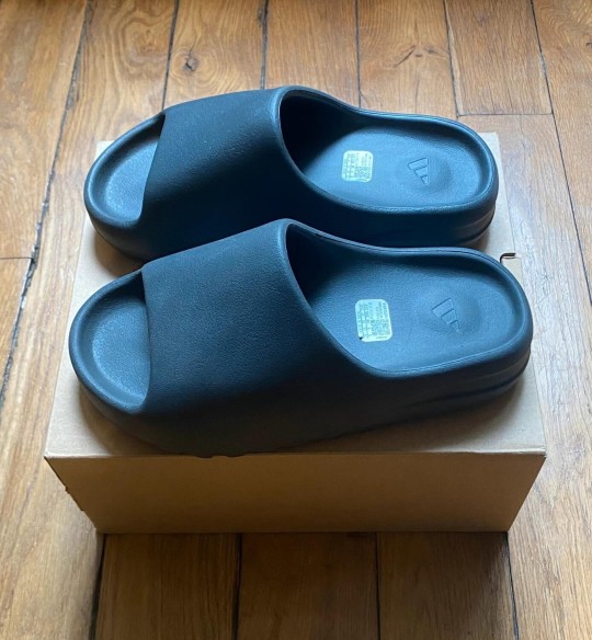 Adidas yeezy slide onyx