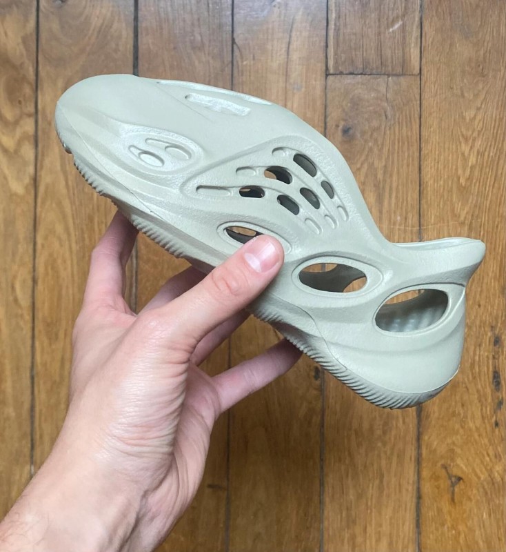 Adidas yeezy foam RNR stone salt kids