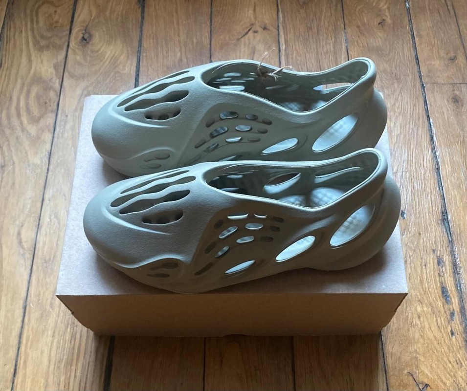 Adidas yeezy foam RNR stone salt kids 2