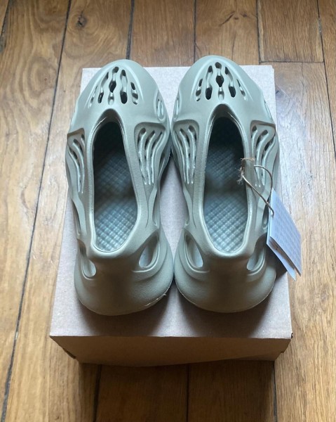 Adidas yeezy foam RNR stone salt kids